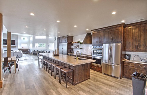 Garden City House | Inn at the Beach - Breathtaking 18 Bedroom Reunion & Corporate Retreat Center!