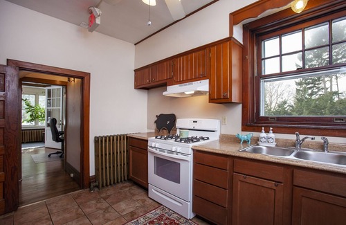 Hummelstown House | Inn-at-the-Brownstone, only 3.3 miles to Hershey Park