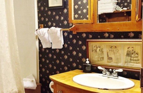 Chesapeake City Bed & Breakfast | Inn At The Canal Bed & Breakfast