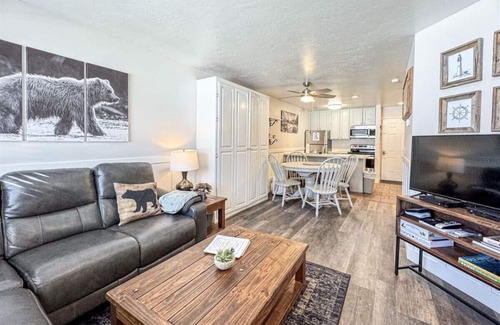 Harbor Village Condo | Inn Building Condo #112, updated beautiful condo
