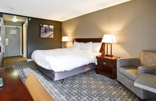 Waterloo Hotel | Inn of Waterloo and Conference Centre
