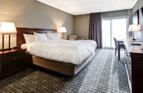 Waterloo Hotel | Inn of Waterloo and Conference Centre