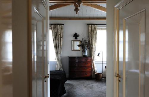Broek in Waterland House | Inn on the Lake