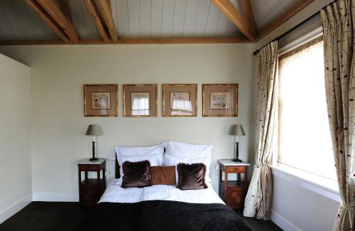 Broek in Waterland House | Inn on the Lake