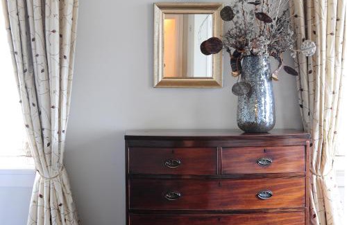 Broek in Waterland House | Inn on the Lake