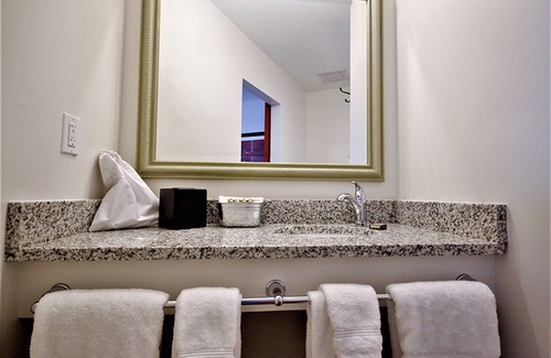 Marine City Hotel | Inn on Water Street