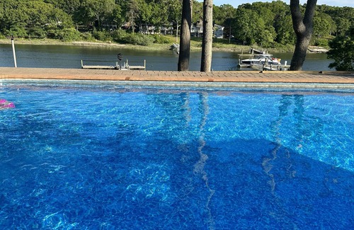 Mattituck House | Inn The Vineyard: Secluded Waterfront Family Vacation Home in Mattituck