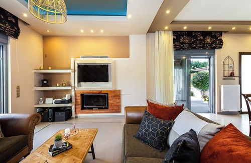 Asteri Villa | Inn Villa - Pool, BBQ, Playground & Close to Beach, Car-free holiday