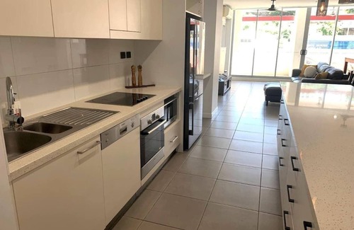 Townsville Apartment | Inner City Spacious1 bedroom apartment
