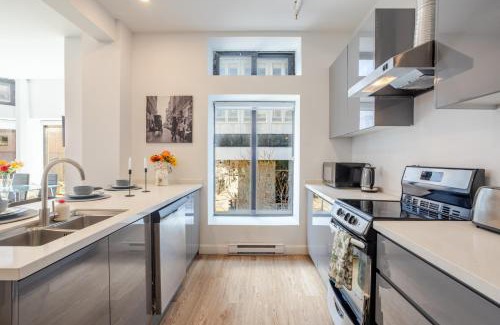 Downtown Montreal Apartment | Inner-City Studio on Bishop -Heart of MTL