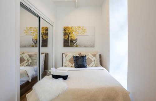 Downtown Montreal Apartment | Inner-City Studio on Bishop -Heart of MTL