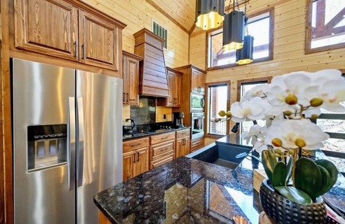 Pickens Cabin | INNER PEACE Luxury Cabin: XL Hot Tub 2Firpl - Prepare to be Delighted!