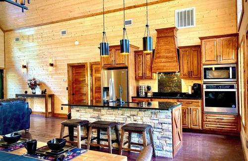 Pickens Cabin | INNER PEACE Luxury Cabin: XL Hot Tub 2Firpl - Prepare to be Delighted!