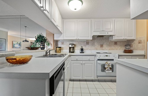 Palm Harbor Condo | Innisbrook Condo on 15th Hole of Copperhead Course, 1 BR 1 BA with access to restaurants and golf!
