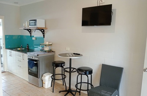 Innisfail Hotel | Innisfail Riverfront Motel