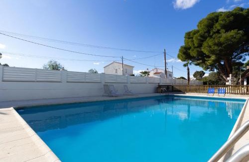 Les Tres Cales Villa | INNOUTHOME Gran casa y piscina torrente