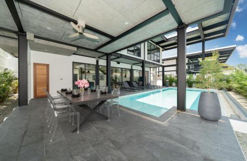 Ban Saiyuan Villa | Innovative 4BR Villa Sunset Garden 1 with Oxygen Pool