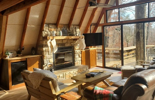 Innsbrook Ski Chalet | Innsbrook Falls Hideaway - Roomy lakefront Chalet w/spacious deck & firepit