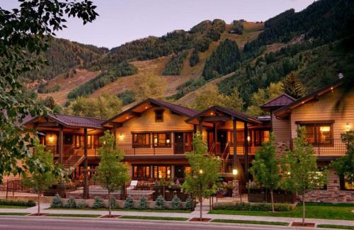 West End House | Innsbruck Aspen Deluxe One-Bedroom Garden Residence 03 w/Hot tub, Centrally located