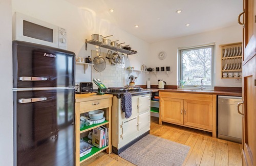 Kingussie Cottage | INSHCRAIG, family friendly, with open fire in Kincraig
