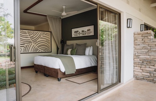 Victoria Falls Hotel | Insika Lodge
