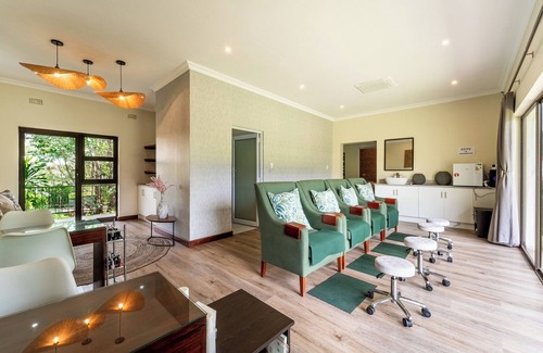 Victoria Falls Hotel | Insika Lodge