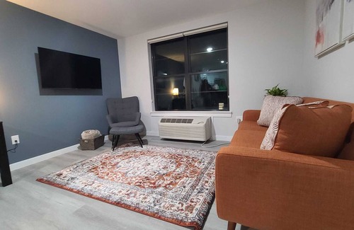 Roselle Apartment | Insta Ready 2 Bd/2Ba w/ Free Parking