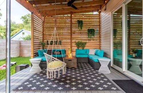 East Cesar Chavez House | Insta-worthy - 6BR Home Rainey Street - 6 min walk