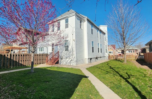 Oak Park Condo | INSTA-WORTHY Loft+Condo, FREE Parking, Near Downtown Chicago