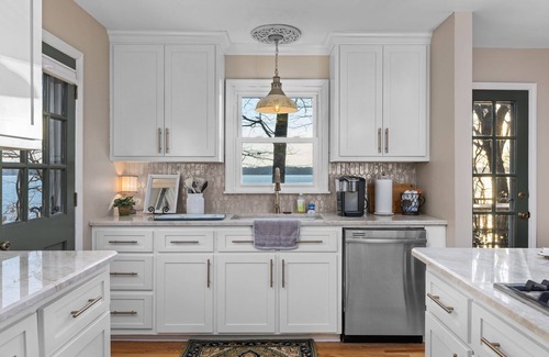 Killen Cottage | Instagram Worthy! 3 Levels on Scenic Wilson Lake with GameRoom/Sleeps 8