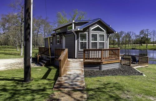 Emory House | Intimate Chic Cabin Suitable for Four with Private Deck in Texas