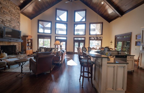 Gainesville House | Intimate lakefront retreat with magnificent infinity pool and stunning lake view
