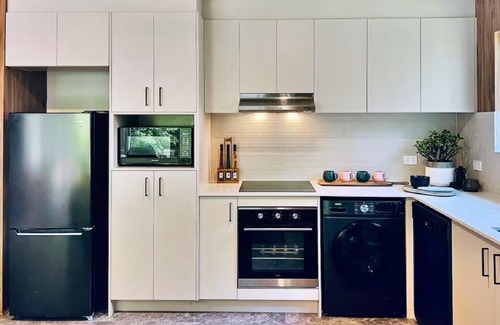 Elanora House | Intimate Rainforest abode