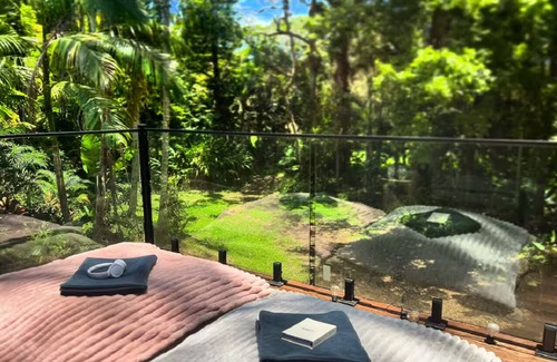 Elanora House | Intimate Rainforest abode