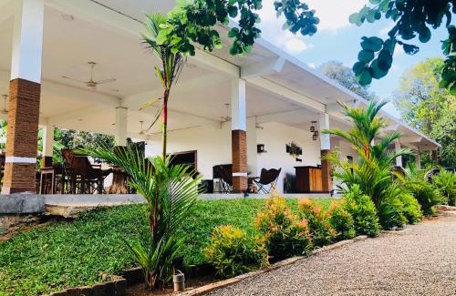 Inamaluwa Hotel | Into The Wild Sigiriya