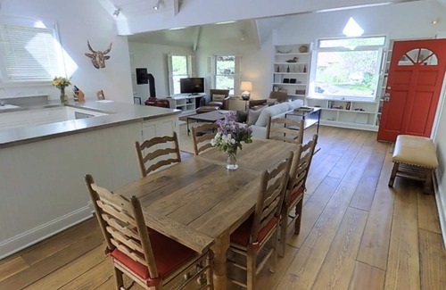 Bozeman House | Intown Contemporary: Prime street, fenced yard, bright and open concept design