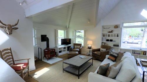 Bozeman House | Intown Contemporary Prime Street, Fenced Yard, Bright And Open Concept Design