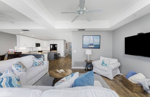 Palm Island Apartment | Intracoastal Waterfront Luxury Condo