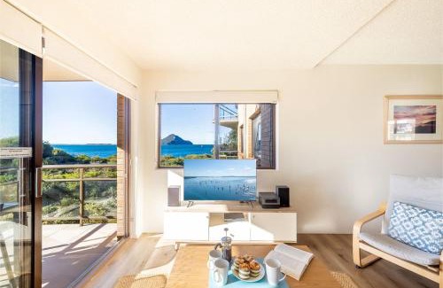 Nelson Bay Apartment | Intrepid, 15 3 Intrepid Close - right on the beachfront and WiFi
