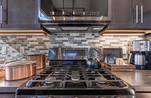 Westcliffe House | INTRO RATES: Quiet 2-Level w/Valley Overlook, StarLink, EV Charging. Ideal for