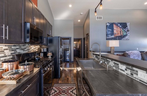 Westcliffe House | INTRO RATES: Quiet 2-Level w/Valley Overlook, StarLink, EV Charging. Ideal for