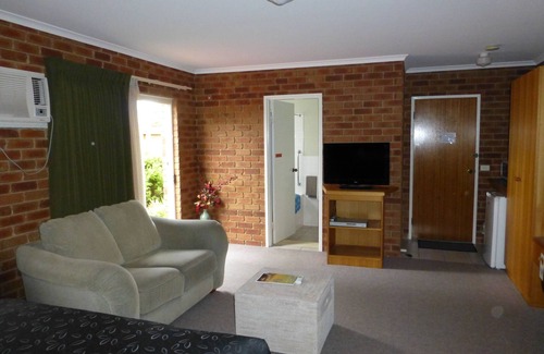 Inverloch Hotel | Inverloch Central Motor Inn