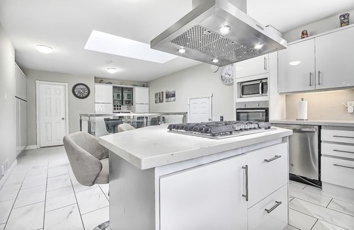 Victoria Village House | Invite your family and friends to Toronto. Book short- or long-term stay.