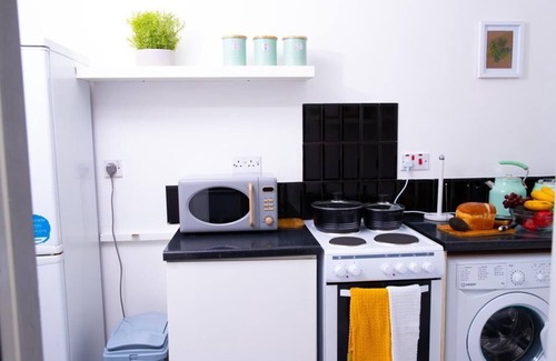 Edmonton Apartment | Inviting 1-Bed Apartment in London, near Hotsput
