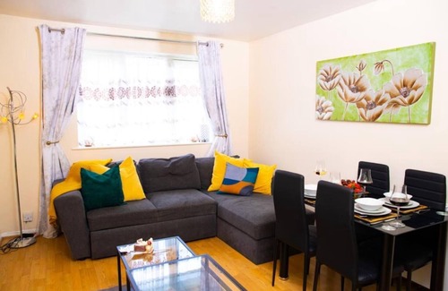 Edmonton Apartment | Inviting 1-Bed Apartment in London, near Hotsput