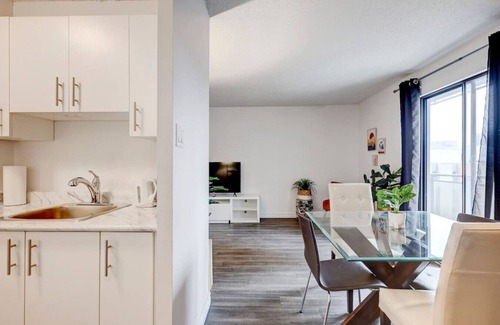 Chinatown Apartment | Inviting 1BR on Rene-Levesque