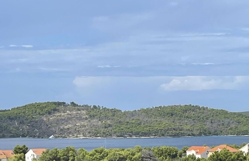 Milna (Brac) Apartment | Inviting 2-Bed Apartment in Brac