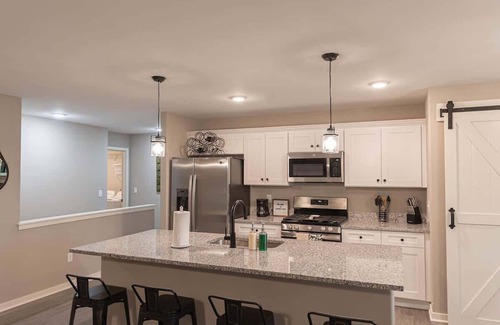 Loves Park House | Inviting 2 Bedroom condowith Office and King Master Suite in Loves Park!