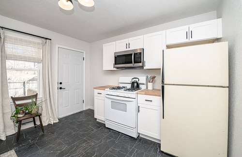 Columbia House | Inviting 2BR home in central COMO