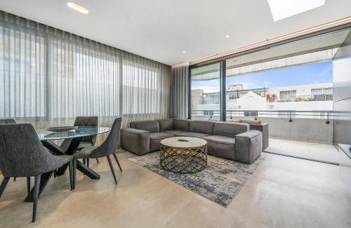 Coogee Apartment | Inviting 2BR Unit with Parking near Coogee Beach